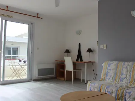 Appartement T2 avec balcon, parking et piscine, proche commodités - Photo 5