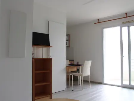 Appartement T2 avec balcon, parking et piscine, proche commodités - Photo 6