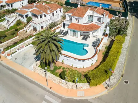 Strandnahe Villa German mit großer Poolterrasse - Photo 1