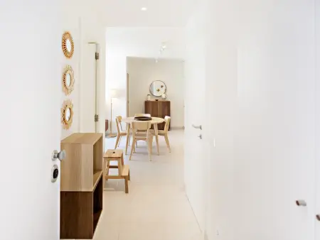 Élégant Appartement avec Balcon et Climat, Proche Mer - Photo 2