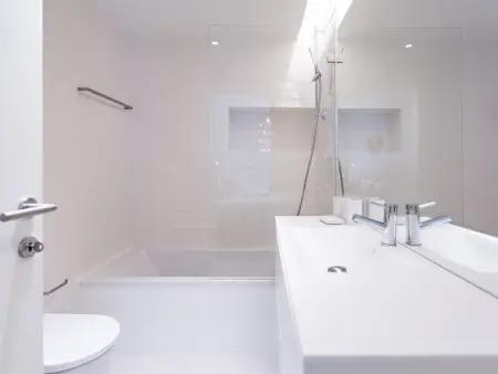 Élégant Appartement avec Balcon et Climat, Proche Mer - Photo 6
