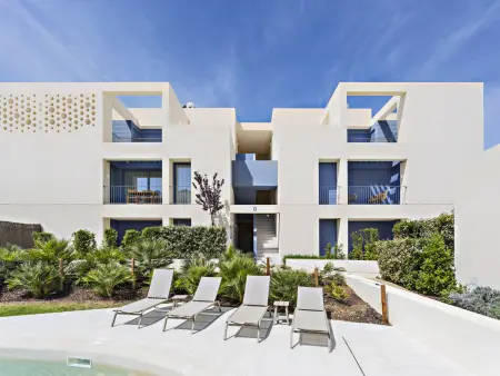 Élégant Appartement avec Balcon et Climat, Proche Mer - Photo 8