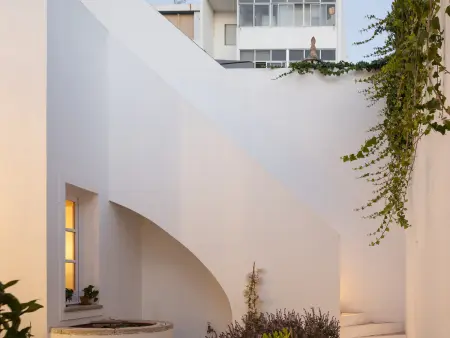 T2 Sophistiqué avec Piscine Privée au Cœur de Faro - Photo 5