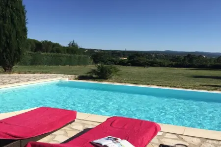 Belle maison avec piscine à débordement chauffée, Magnifique maison pour 6 personnes à Barjac - Photo 1