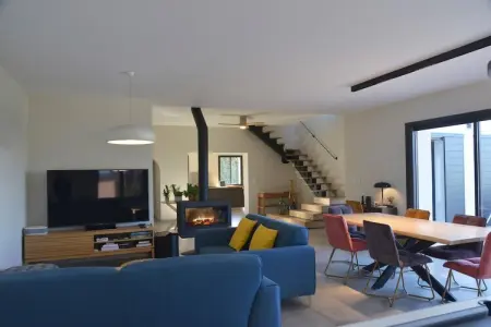 Belle maison avec piscine à débordement chauffée, Magnifique maison pour 6 personnes à Barjac - Photo 2
