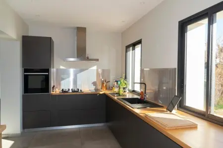 Belle maison avec piscine à débordement chauffée, Magnifique maison pour 6 personnes à Barjac - Photo 5