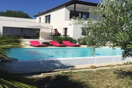 Belle maison avec piscine à débordement chauffée, Magnifique maison pour 6 personnes à Barjac - Photo 6