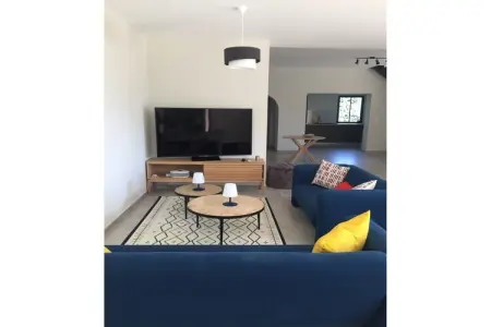 Belle maison avec piscine à débordement chauffée, Magnifique maison pour 6 personnes à Barjac - Photo 9