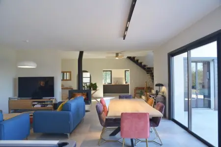 Belle maison avec piscine à débordement chauffée, Magnifique maison pour 6 personnes à Barjac - Photo 12