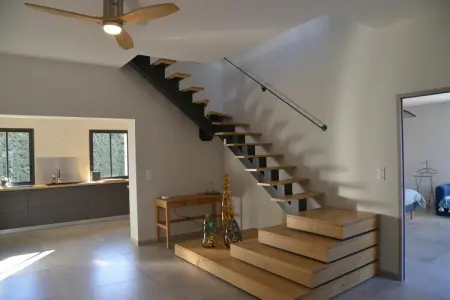 Belle maison avec piscine à débordement chauffée, Magnifique maison pour 6 personnes à Barjac - Photo 13
