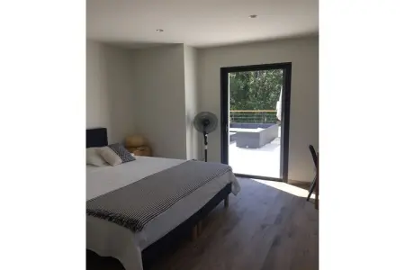 Belle maison avec piscine à débordement chauffée, Magnifique maison pour 6 personnes à Barjac - Photo 14