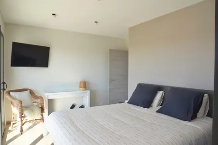 Belle maison avec piscine à débordement chauffée, Magnifique maison pour 6 personnes à Barjac - Photo 24