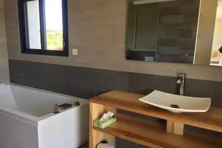 Belle maison avec piscine à débordement chauffée, Magnifique maison pour 6 personnes à Barjac - Photo 25