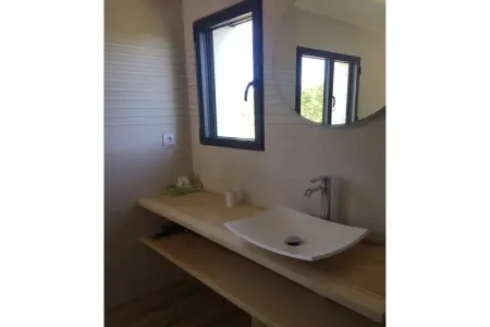 Belle maison avec piscine à débordement chauffée, Magnifique maison pour 6 personnes à Barjac - Photo 26