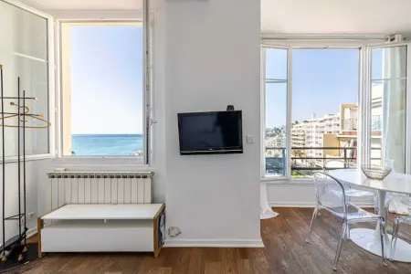 EM-211-ANGLAIS, Appartement climatisé en bord de mer – Nice - Photo 8