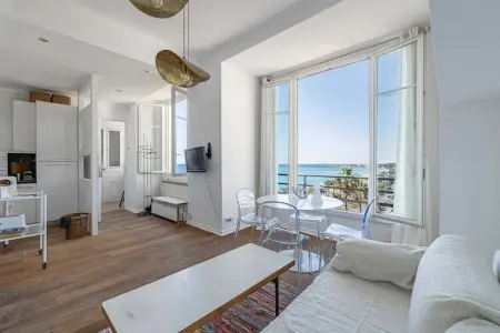 EM-211-ANGLAIS, Appartement climatisé en bord de mer – Nice - Photo 54