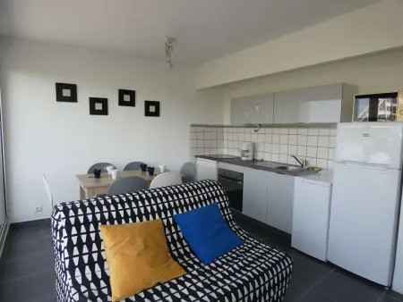 Charmant T2 avec Piscine, Proche Plage et Commerces, Garage Privé, Quartier Couchant - Photo 3