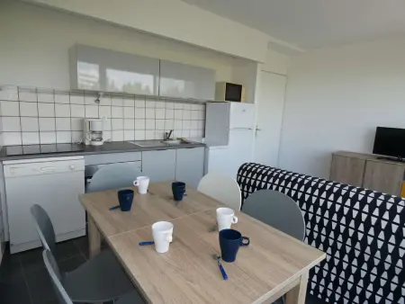 Charmant T2 avec Piscine, Proche Plage et Commerces, Garage Privé, Quartier Couchant - Photo 4
