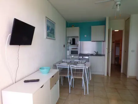 Studio cabine avec piscine, proche plage et commerces - Photo 3