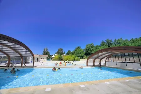 Hameaux des Lacs Accessible Two-Bedroom Cottage for 4 people, Escapade près du lac Monclar avec piscine - Photo 7
