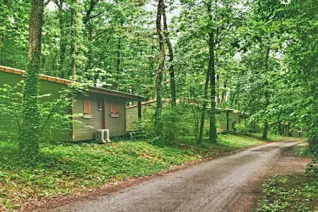 Hameaux des Lacs Accessible Two-Bedroom Cottage for 4 people, Escapade près du lac Monclar avec piscine - Photo 28