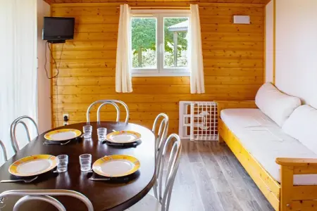 Hameaux des Lacs Two-Bedroom Cottage for 4 people, Monclar Escape avec tennis et piscine partagée - Photo 1