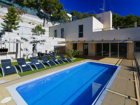 Villa avec piscine privée, clim - Vérifiez les conditions ( La capacité n'est pas précisée ) - Photo 1