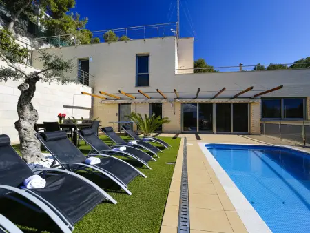 Villa avec piscine privée, clim - Vérifiez les conditions ( La capacité n'est pas précisée ) - Photo 9