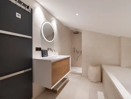 Spacieux duplex 158 m², 5 chambres, proximité centre, parking - Photo 6