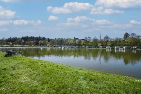 Le Ruisseau, Caravane haut de gamme avec terrasse à Érezée - Photo 6