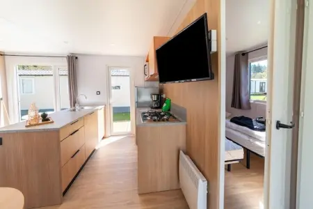 Le Ruisseau, Caravane haut de gamme avec terrasse à Érezée - Photo 10