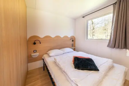 Le Ruisseau, Caravane haut de gamme avec terrasse à Érezée - Photo 15