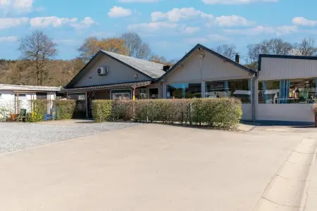 Le Ruisseau, Caravane haut de gamme avec terrasse à Érezée - Photo 26