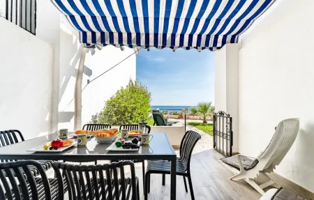 Faro's Beachfront House, Maison 4 personnes à Mijas - Photo 1