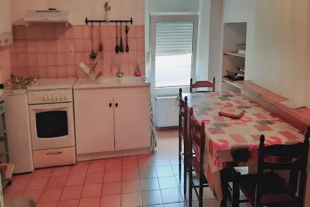 Gite Nouartais, Maison Nouart avec Jardin Barbecue - Photo 2