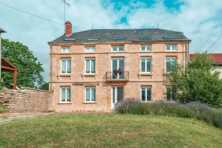 Gite Nouartais, Maison Nouart avec Jardin Barbecue - Photo 6
