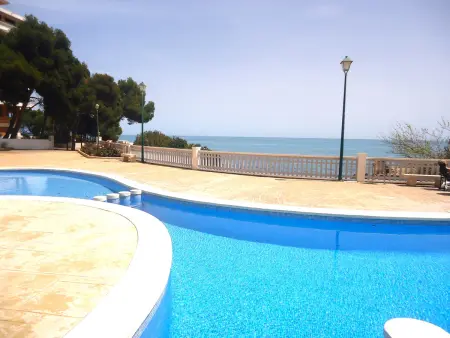 Bungalow lumineux 2 chambres, terrasse et piscine proche plage - Photo 1