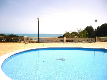 Bungalow lumineux 2 chambres, terrasse et piscine proche plage - Photo 8