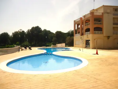 Bungalow lumineux 2 chambres, terrasse et piscine proche plage - Photo 9