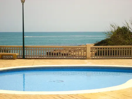 Bungalow lumineux 2 chambres, terrasse et piscine proche plage - Photo 10