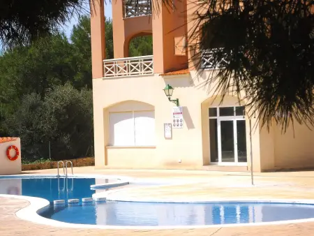 Bungalow lumineux 2 chambres, terrasse et piscine proche plage - Photo 15