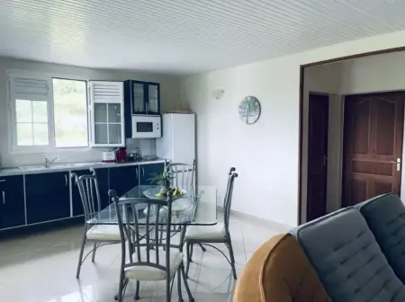 Appartement spacieux à Rivière-Salée avec accès piscine, 80 m² - Photo 1