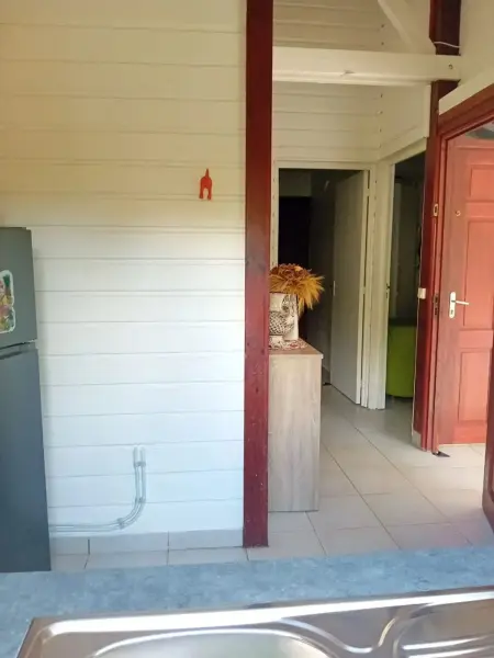 Charmant Bungalow avec Vue sur le Jardin à Les Abymes - Photo 3