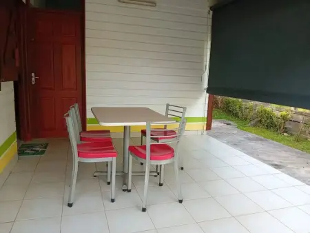 Charmant Bungalow avec Vue sur le Jardin à Les Abymes - Photo 9