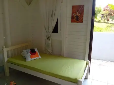 Charmant Bungalow avec Vue sur le Jardin à Les Abymes - Photo 12