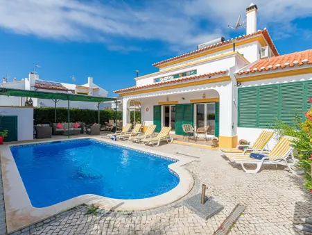 Villa avec piscine privée, quartier résidentiel calme - Photo 1
