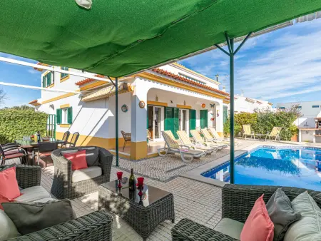 Villa avec piscine privée, quartier résidentiel calme - Photo 2