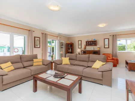 Villa avec piscine privée, quartier résidentiel calme - Photo 3