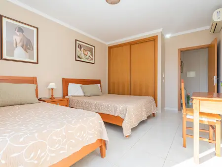 Villa avec piscine privée, quartier résidentiel calme - Photo 18