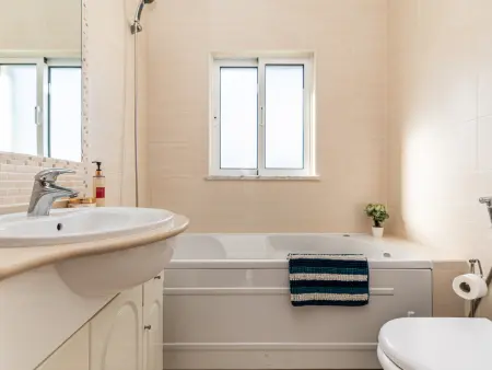 Villa avec piscine privée, quartier résidentiel calme - Photo 25